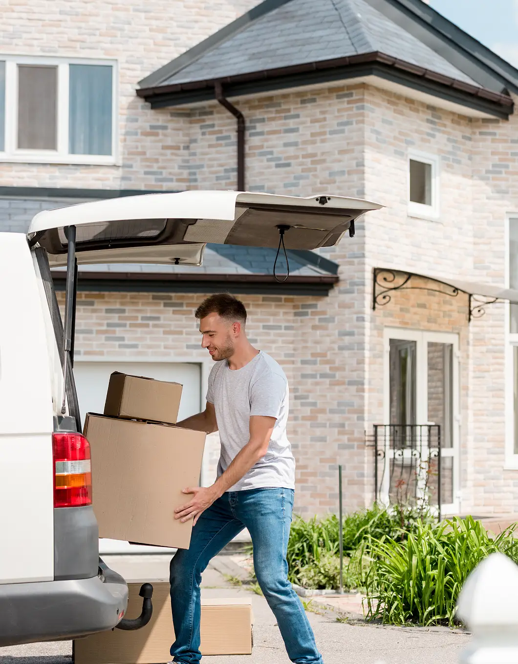 House Shifting in Al Khalidiyah | Safe & Affordable